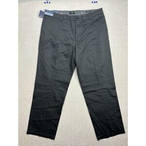Dockers man's khaki classic fit pants size 38 x 30